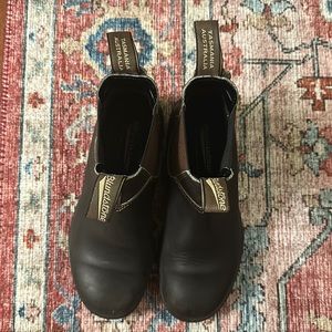 Blundstone Chelsea pull-on boots in dark brown